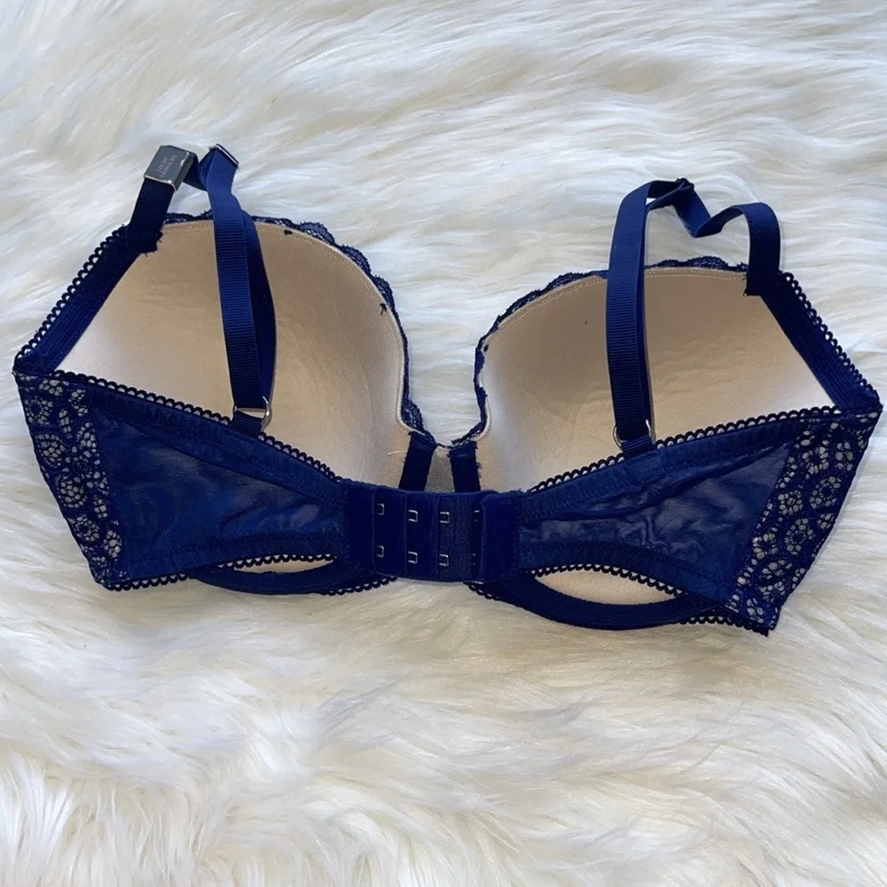 Victoria’s Secret Dream Angel Lined Demi Bra.size 32DDD. NWT Regular price 59.5$
